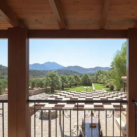 Villa Nestor Villa, With Heated Pool & Absolute Privacy *