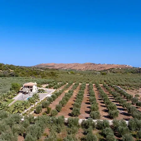 Nestor Villa, With Heated Pool & Absolute Privacy *
