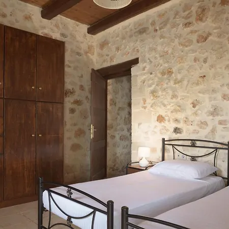 Villa Nestor Villa, With Heated Pool & Absolute Privacy *