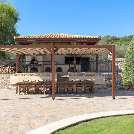 Nestor Villa, With Heated Pool & Absolute Privacy *