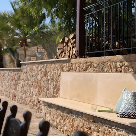 Nestor Villa, With Heated Pool & Absolute Privacy * Roumelí