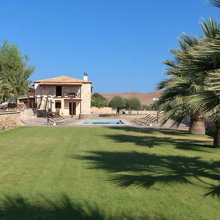 Villa Nestor Villa, With Heated Pool & Absolute Privacy *