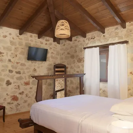 Nestor Villa, With Heated Pool & Absolute Privacy *