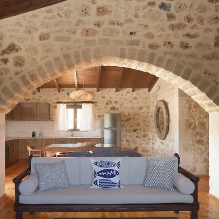 Nestor Villa, With Heated Pool & Absolute Privacy * Roumelí